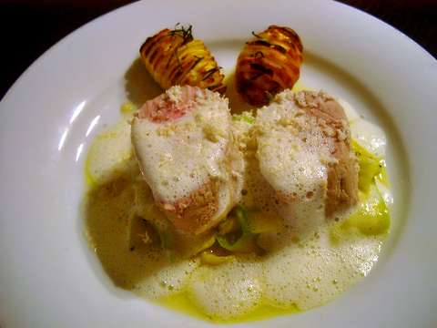 Schweinefilet in Buttermilch mit Zucchini und Fächerkartoffeln