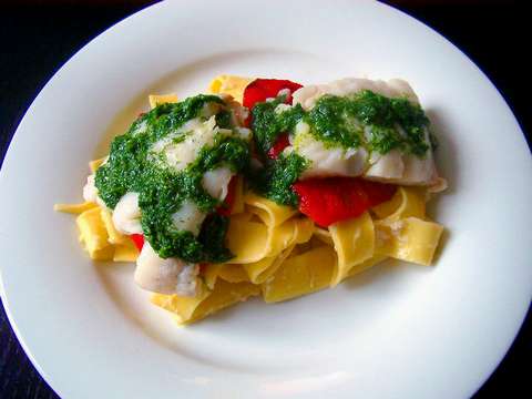 Fisch mit Dillöl auf Meerrettich-Pappardelle