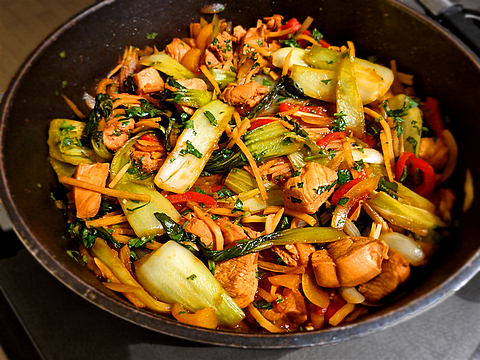 Hühnchen mit Gemüse chinesisch
