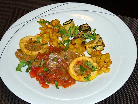 Kalbsschnitzel in Zitronen-Tomaten-Kapernsauce