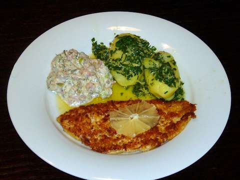 Schollenfilet in Pinienkernkruste mit Krabbenremoulade