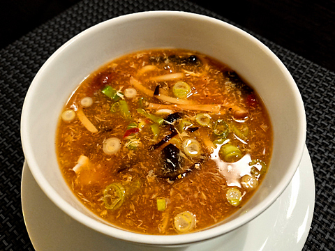 Chinesische Scharf-Sauere Suppe