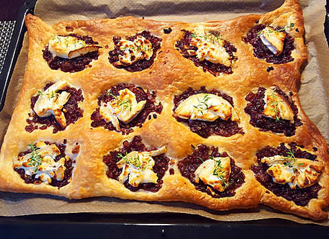 Zwiebel Ziegenkäse Blätterteig