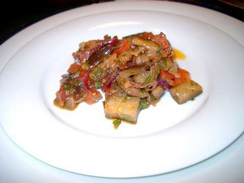 Scharfer Auberginensalat